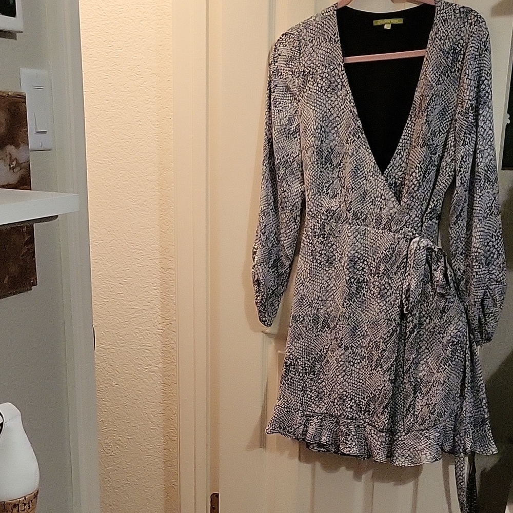 Gianni Bini Black and White Snake Print Long Sleeve Dress